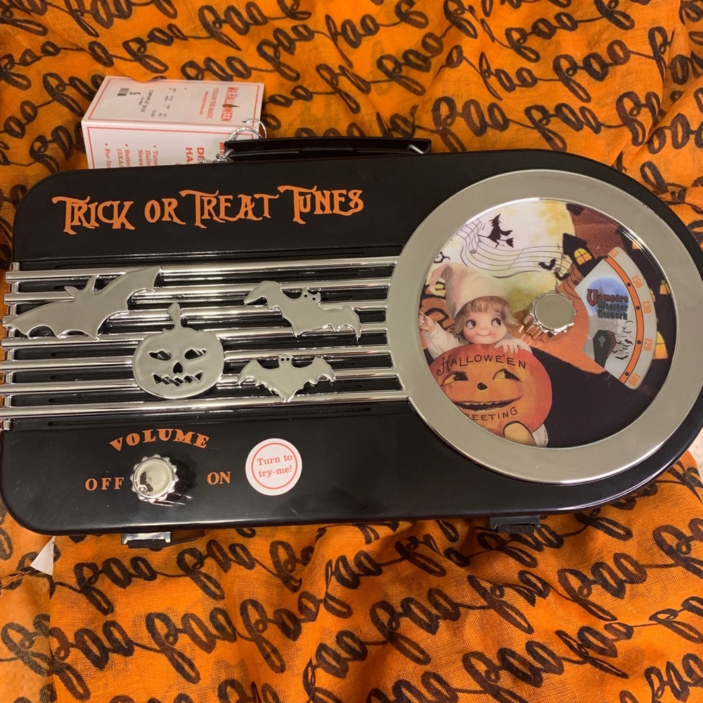 HTF 🎃 Trick or Treat Mr. Halloween Radio Black